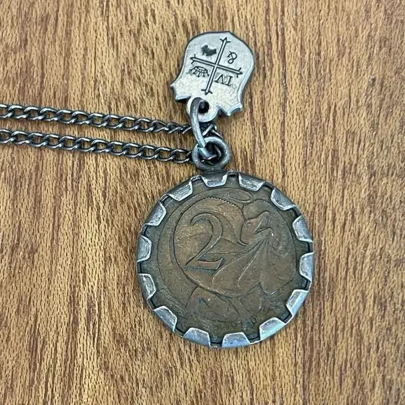 Queen Elizabeth II 1966 2 Pence Australian Coin Necklace Coat Of Arms Charm - Picture 4 of 5